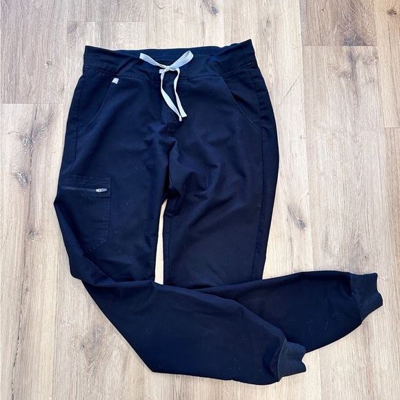 FIGS MED BLACK JOGGER PANTS - Picture 2 of 6